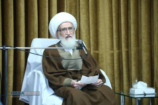 هشدار آیت‌الله نوری‌همدانی به حکام منطقه دربارهٔ تعرض به علما